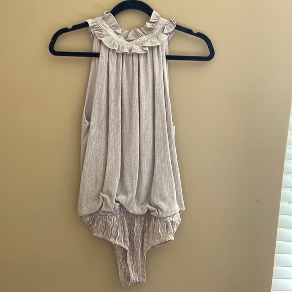 Nwt Beige Lace Bottom Bodysuit - Small - Picture 1 of 10